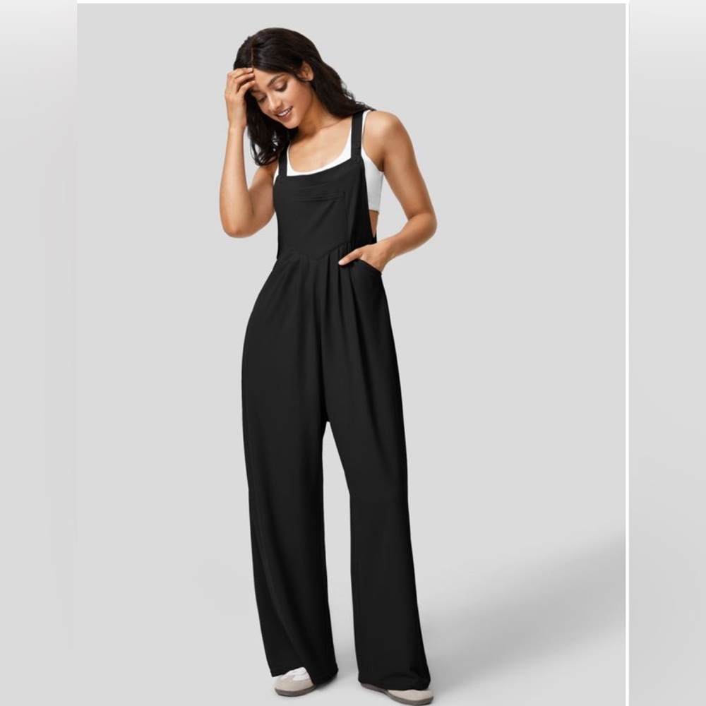 NWT Halara Black Jumper size small